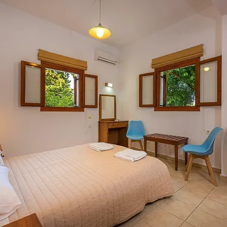 The Old Well * Plános