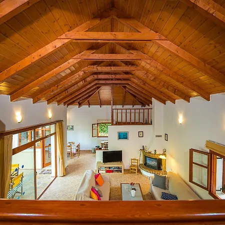 The Old Well * Plános