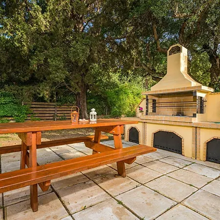The Old Well Planos (Zakynthos)