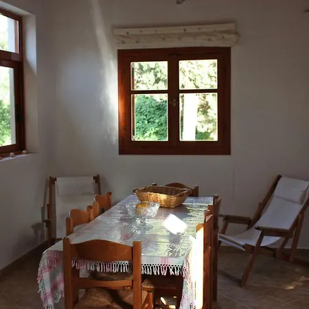 The Old Well * Plános