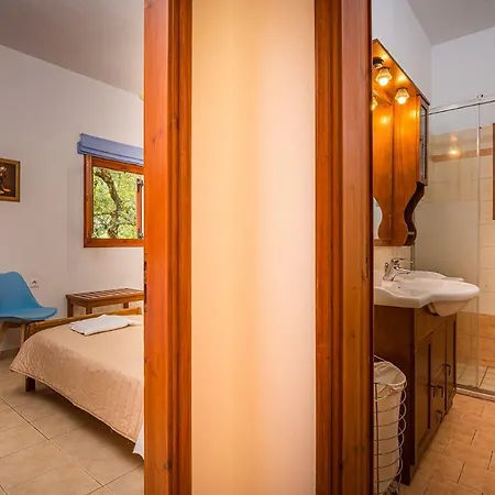 The Old Well Vila Plános